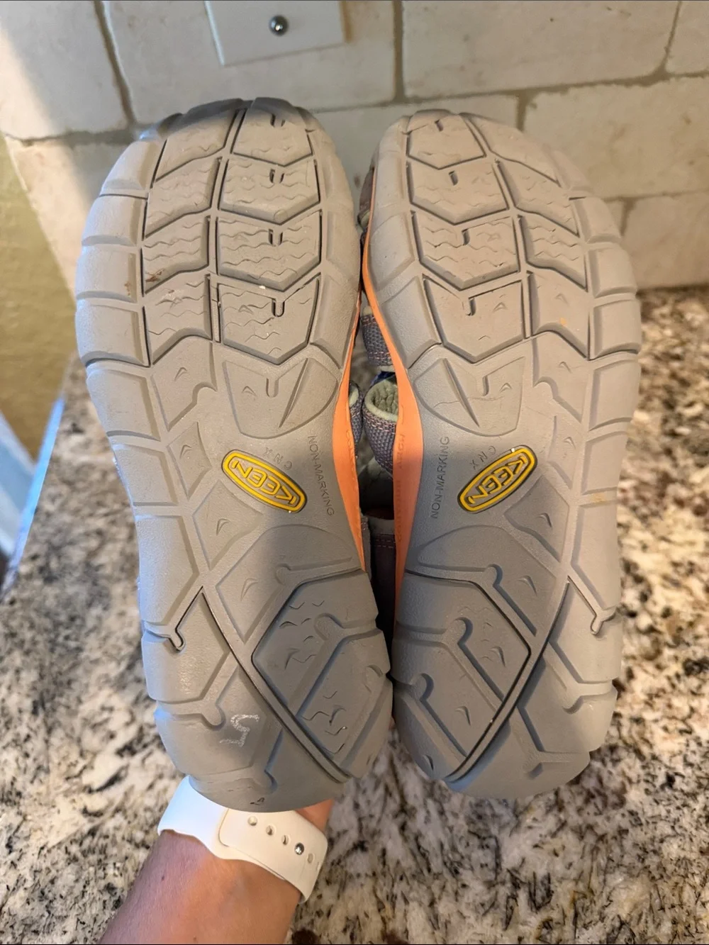KEEN Seacamp II CNX Kids Sandals Youth 4 pink Aqua Closed Toe Water Shoes